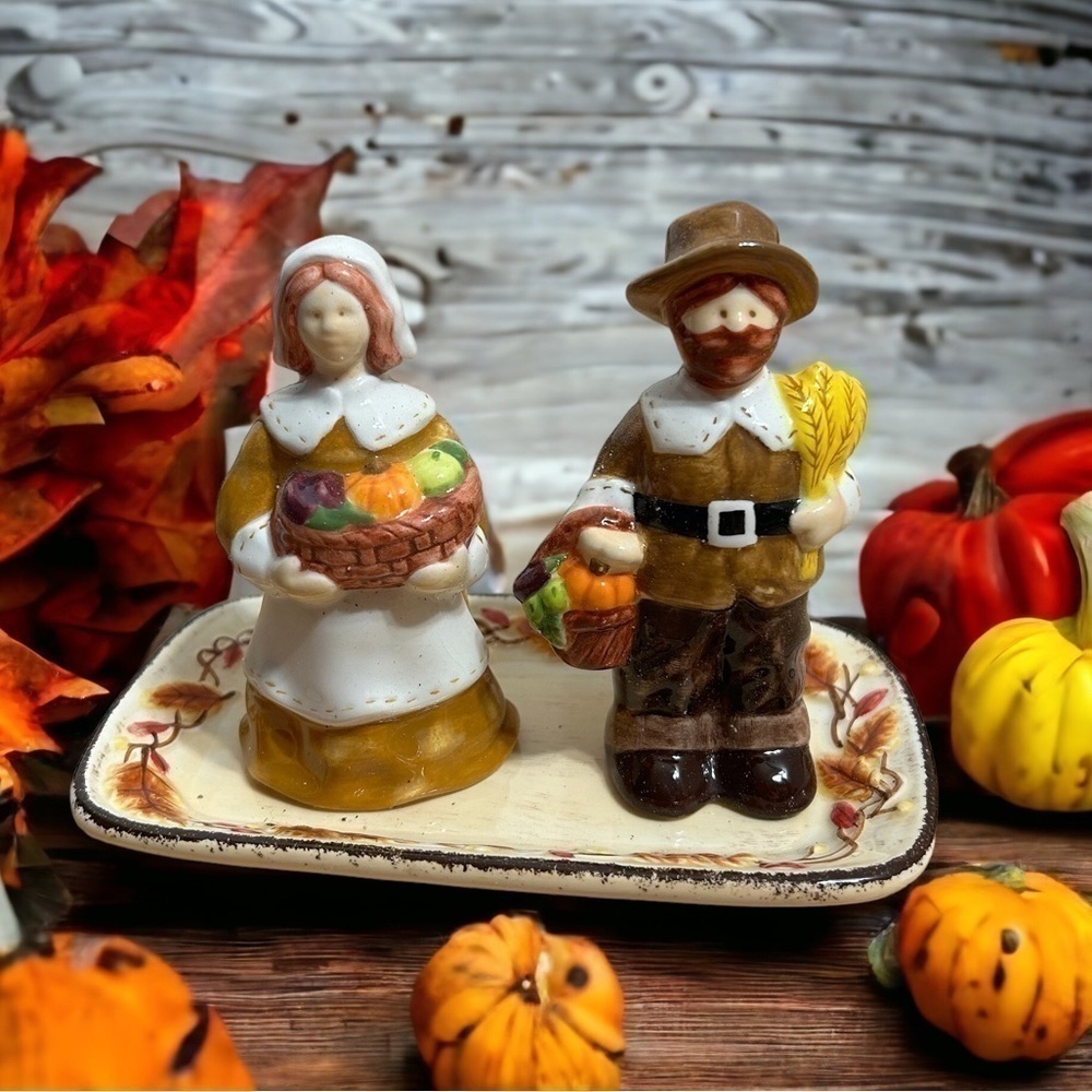Pilgrim Salt & Pepper Shaker Set Bella Casa Ganz Vintage Ceramic Thanksgiving